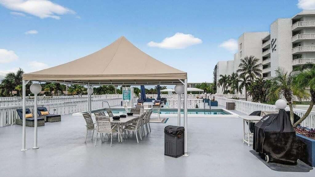 301 Lake Shore Drive, Unit 708, Lake Park, FL 33403 Photo