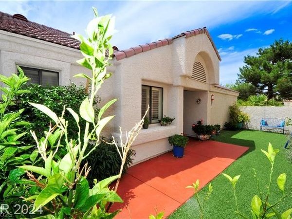 7268 Drifting River Court, Las Vegas, NV 89149