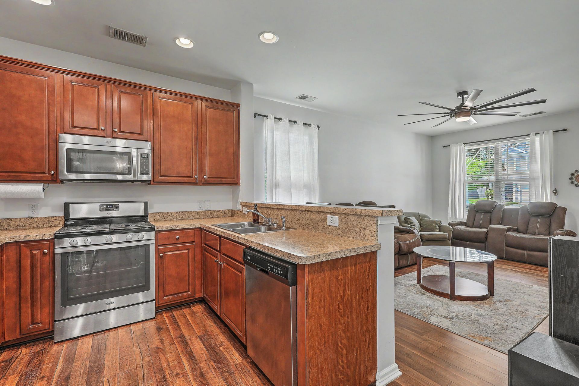256 Oglethorpe Circle Photo 8