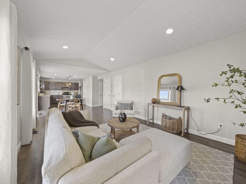 6987 Granite Falls Drive , Blacklick, OH 43004 Photo 10