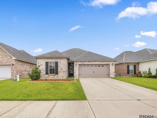 1074 Elliston Dr, Gonzales, LA 70737
