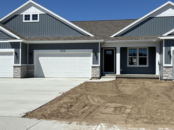 15735 Hawley Drive, Unit 32, Grand Haven, MI 49417