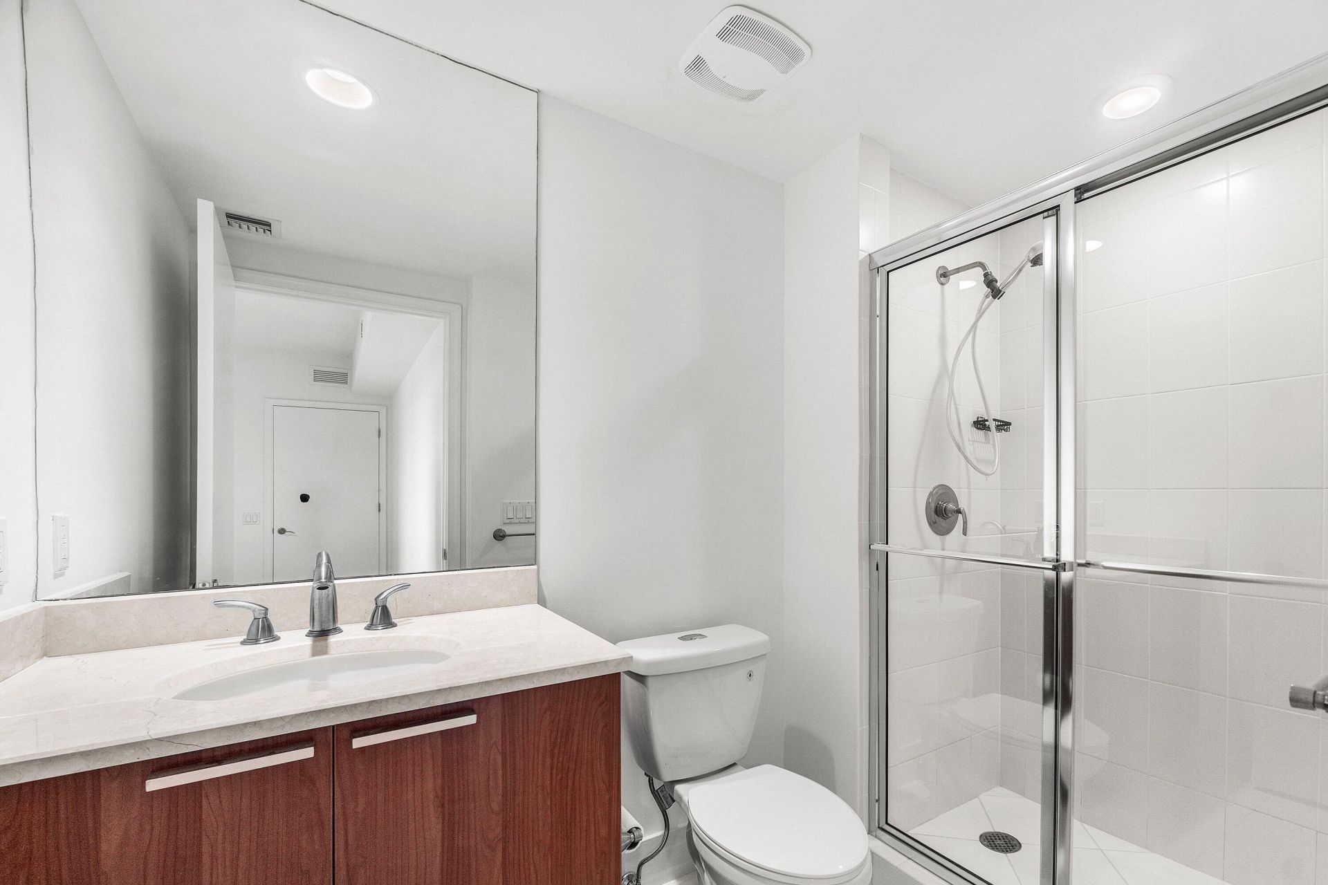 2650 Lake Shore Drive, Unit 1005, Riviera Beach, FL 33404 Photo