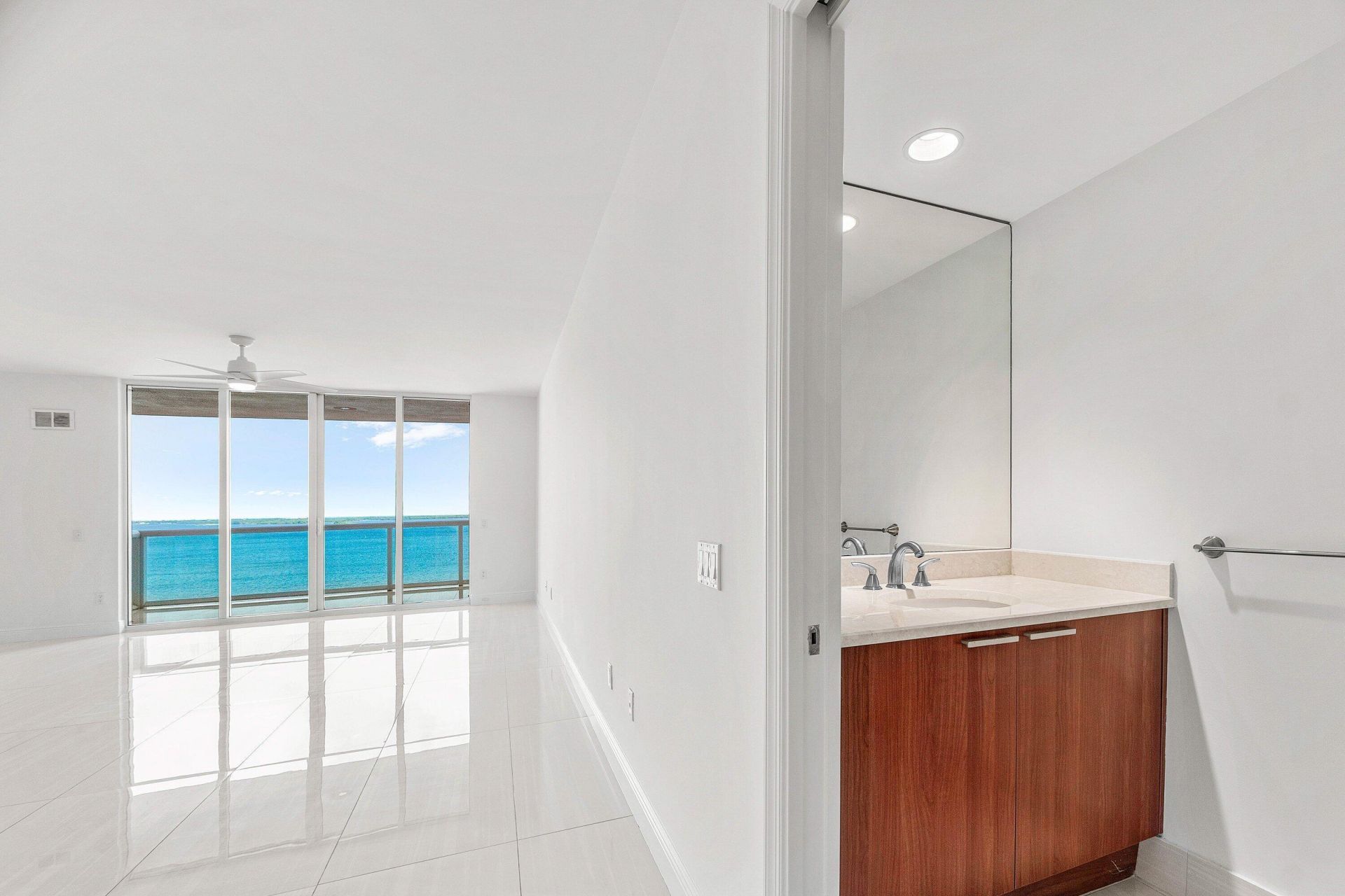 2650 Lake Shore Drive, Unit 1005, Riviera Beach, FL 33404 Photo