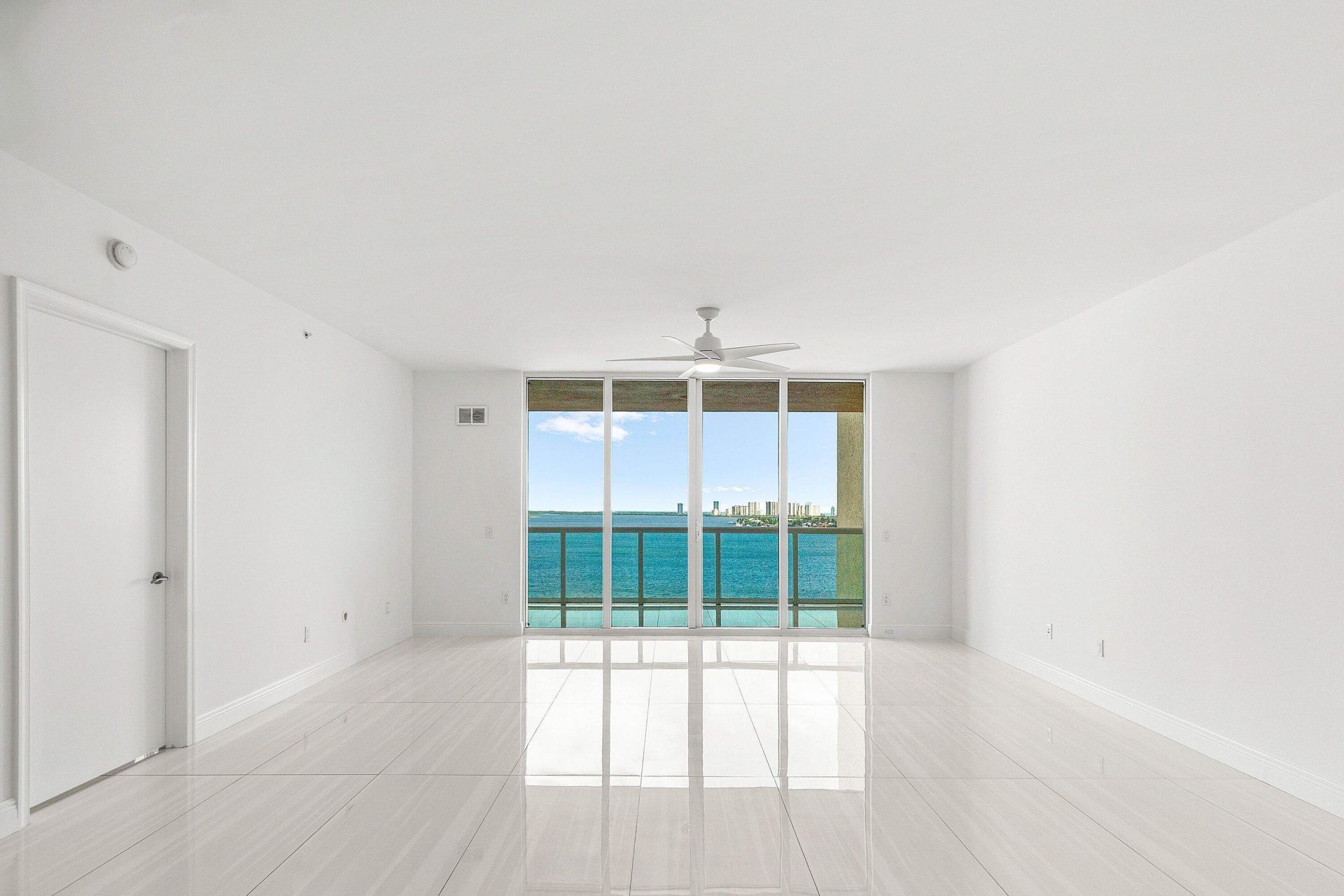 2650 Lake Shore Drive, Unit 1005, Riviera Beach, FL 33404 Photo