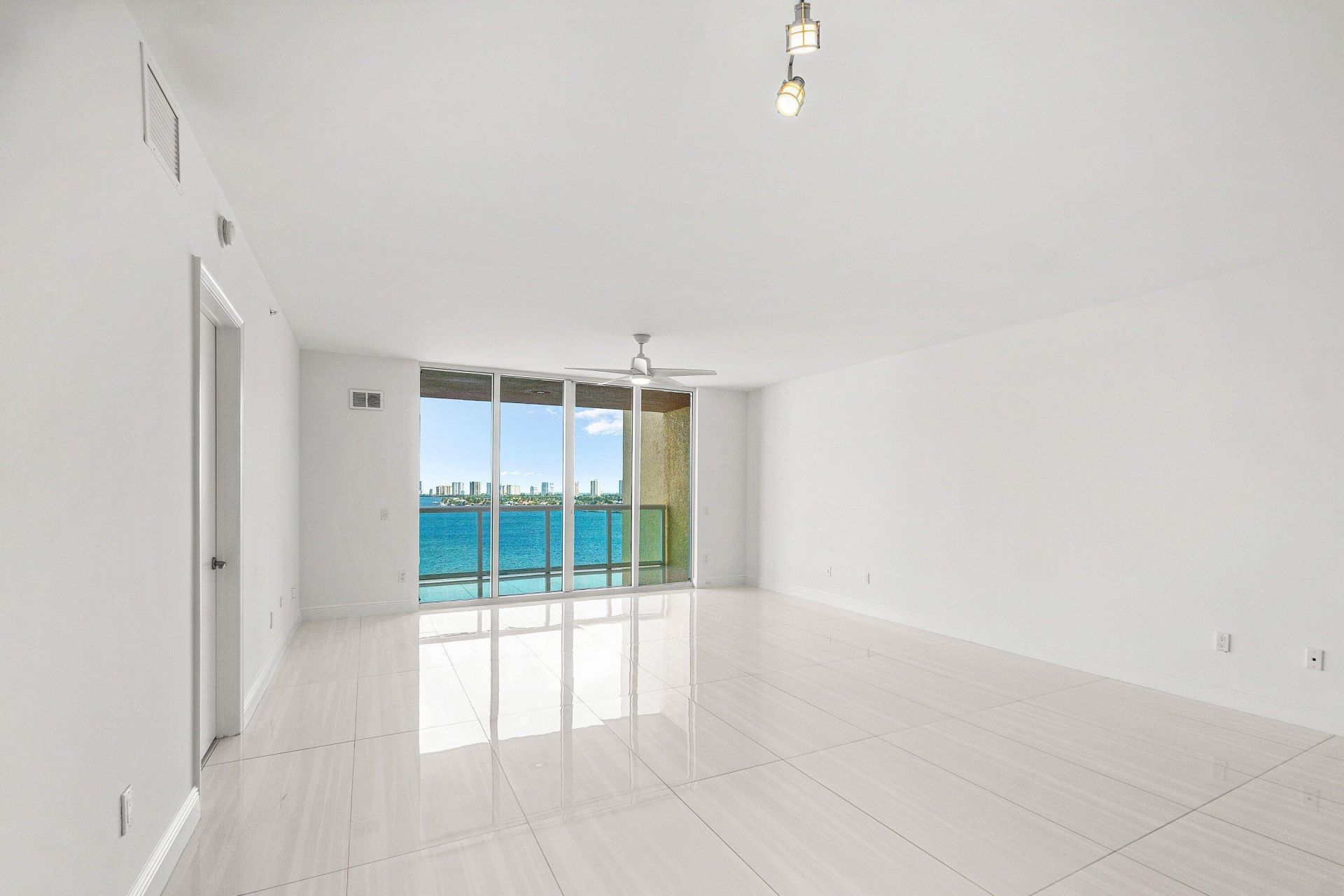 2650 Lake Shore Drive, Unit 1005, Riviera Beach, FL 33404 Photo