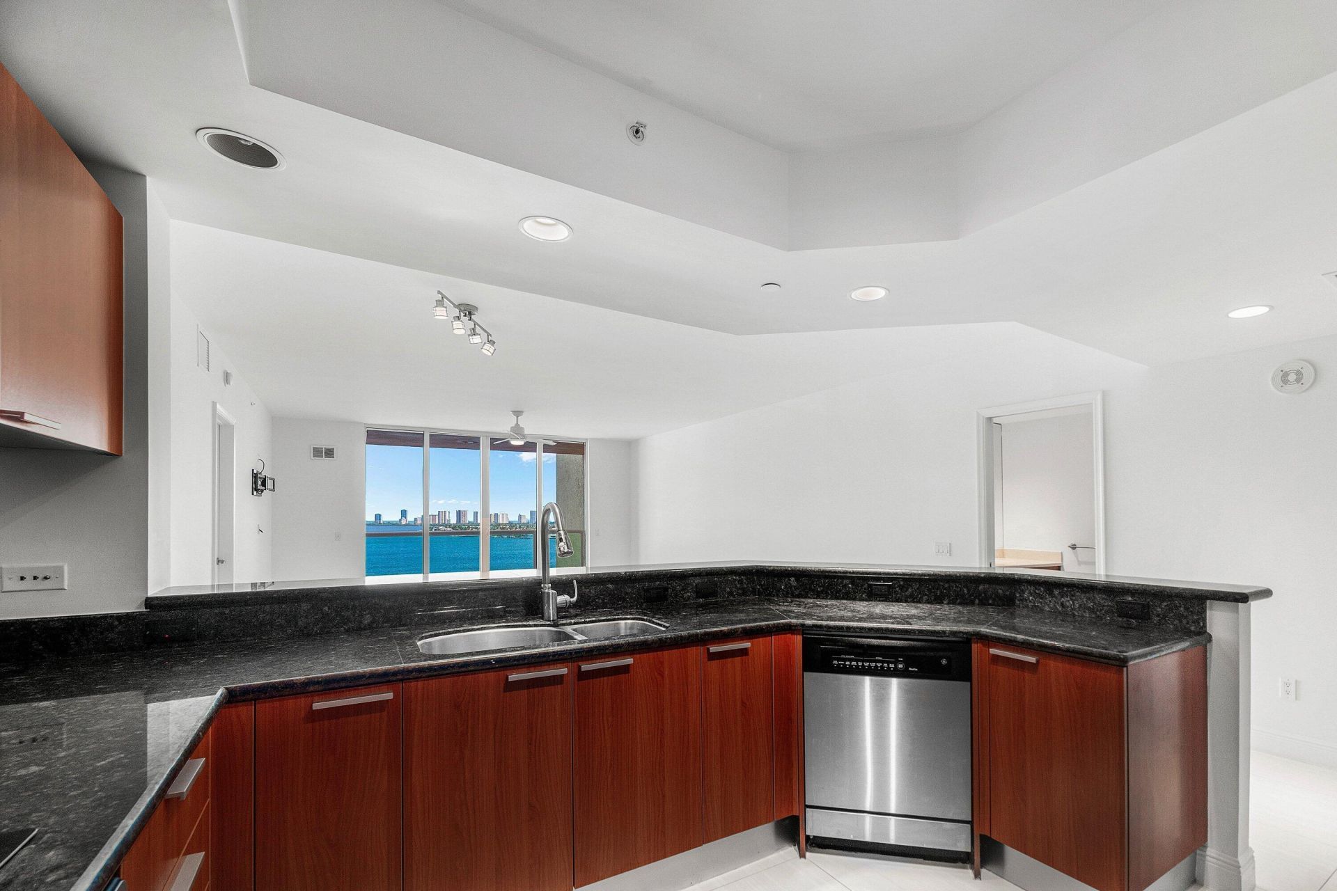 2650 Lake Shore Drive, Unit 1005, Riviera Beach, FL 33404 Photo