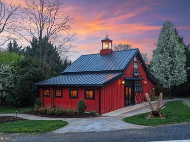 40325 CHARLES TOWN PIKE, HAMILTON, VA 20158