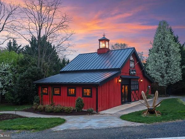 40325 CHARLES TOWN PIKE, HAMILTON, VA 20158