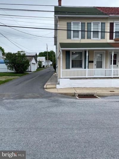 104 N MAPLE STREET, KUTZTOWN, PA 19530