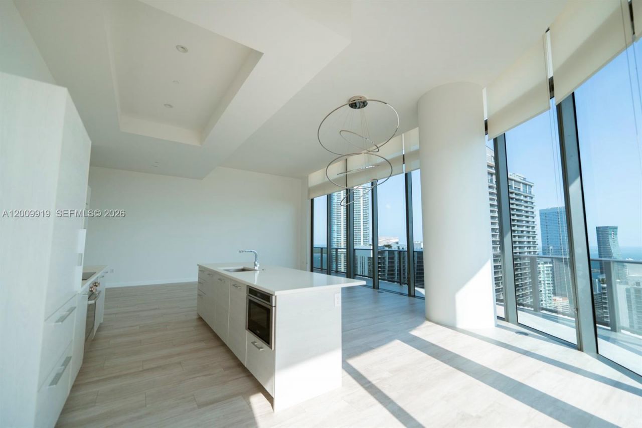 45 SW 9th St , Unit 4906, Miami, FL 33130 Photo