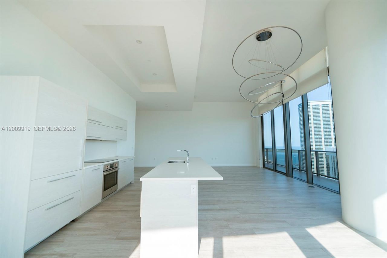 45 SW 9th St , Unit 4906, Miami, FL 33130 Photo