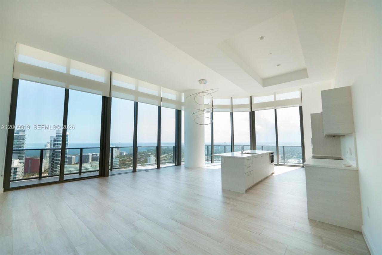 45 SW 9th St , Unit 4906, Miami, FL 33130 Photo
