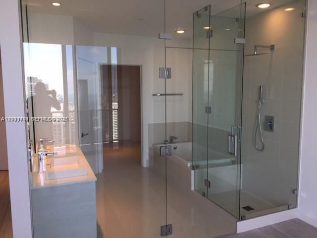 45 SW 9th St , Unit 4906, Miami, FL 33130 Photo