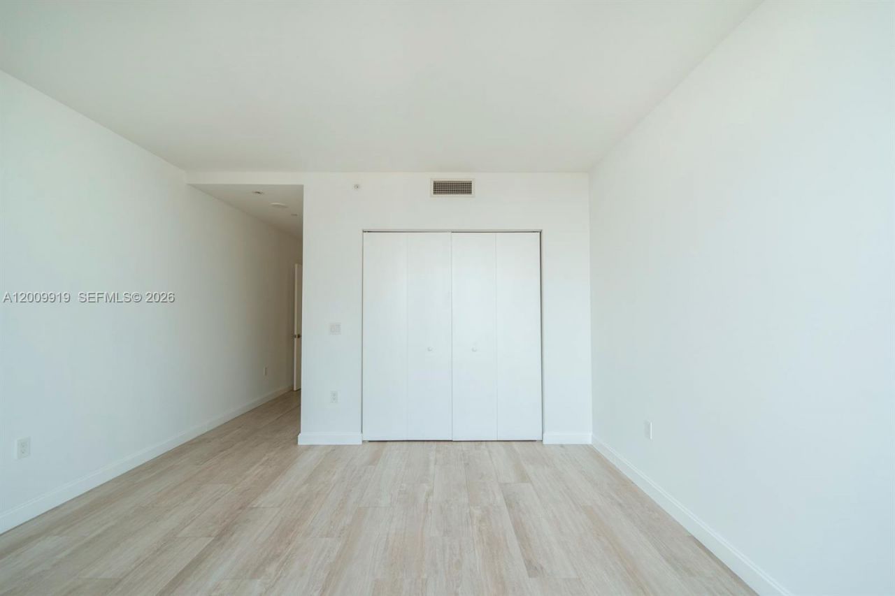 45 SW 9th St , Unit 4906, Miami, FL 33130 Photo
