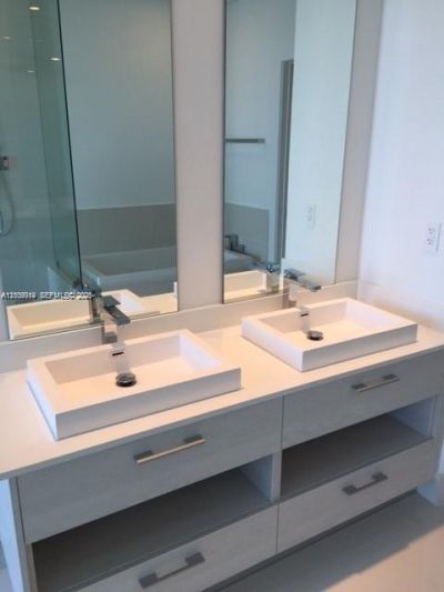 45 SW 9th St , Unit 4906, Miami, FL 33130 Photo