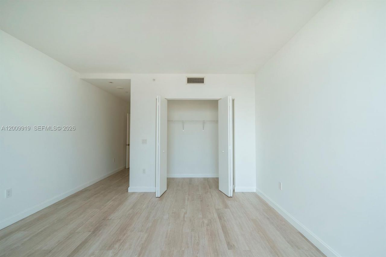 45 SW 9th St , Unit 4906, Miami, FL 33130 Photo