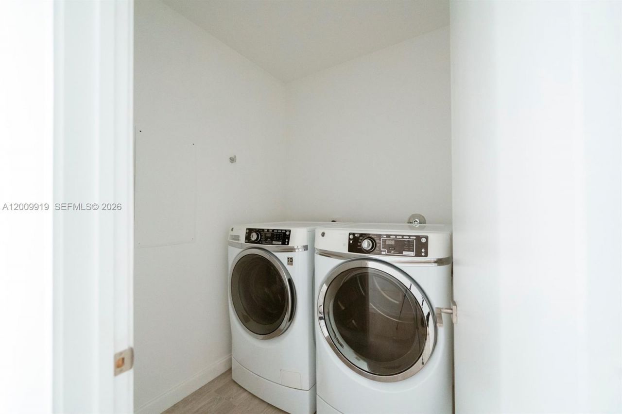 45 SW 9th St , Unit 4906, Miami, FL 33130 Photo