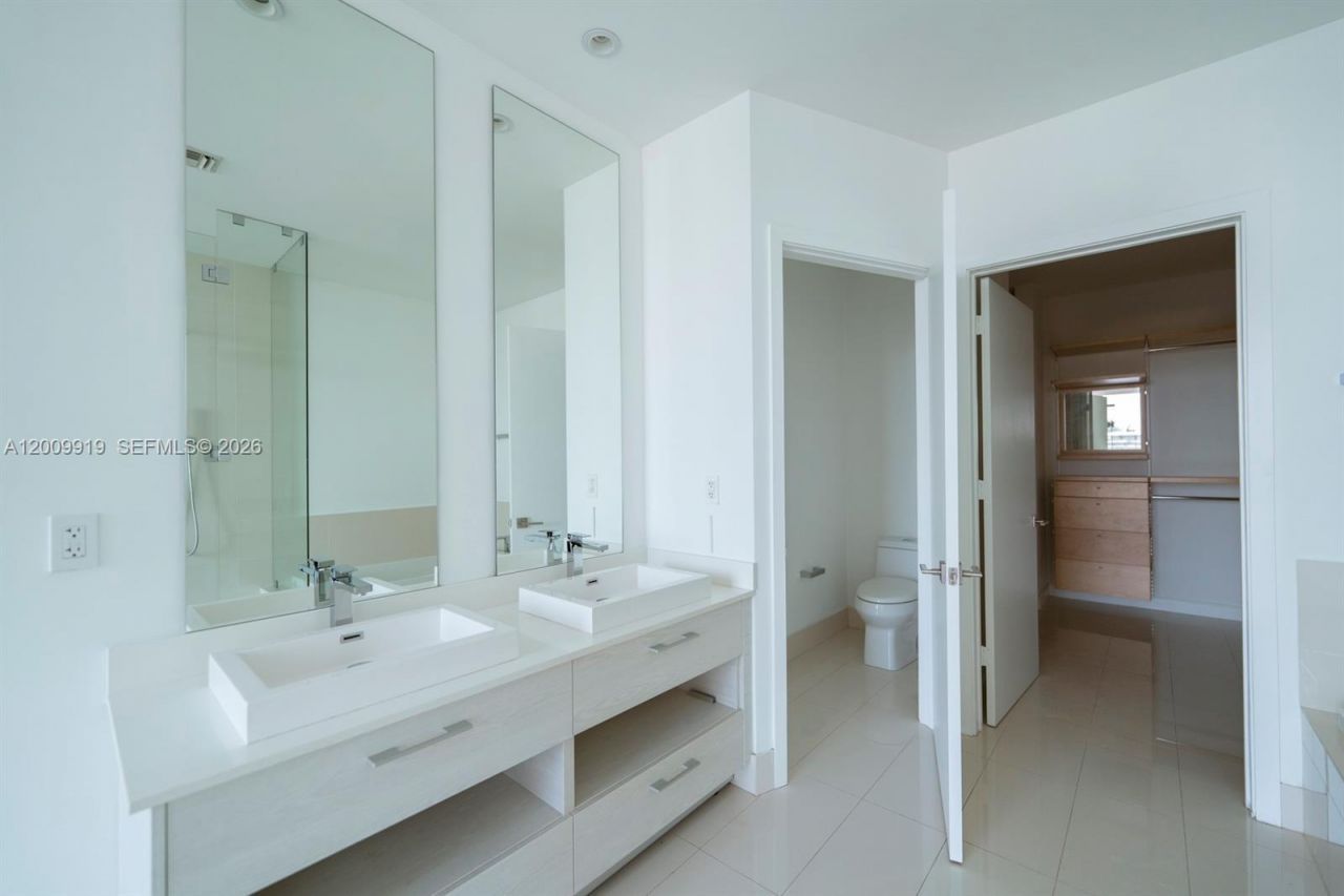 45 SW 9th St , Unit 4906, Miami, FL 33130 Photo