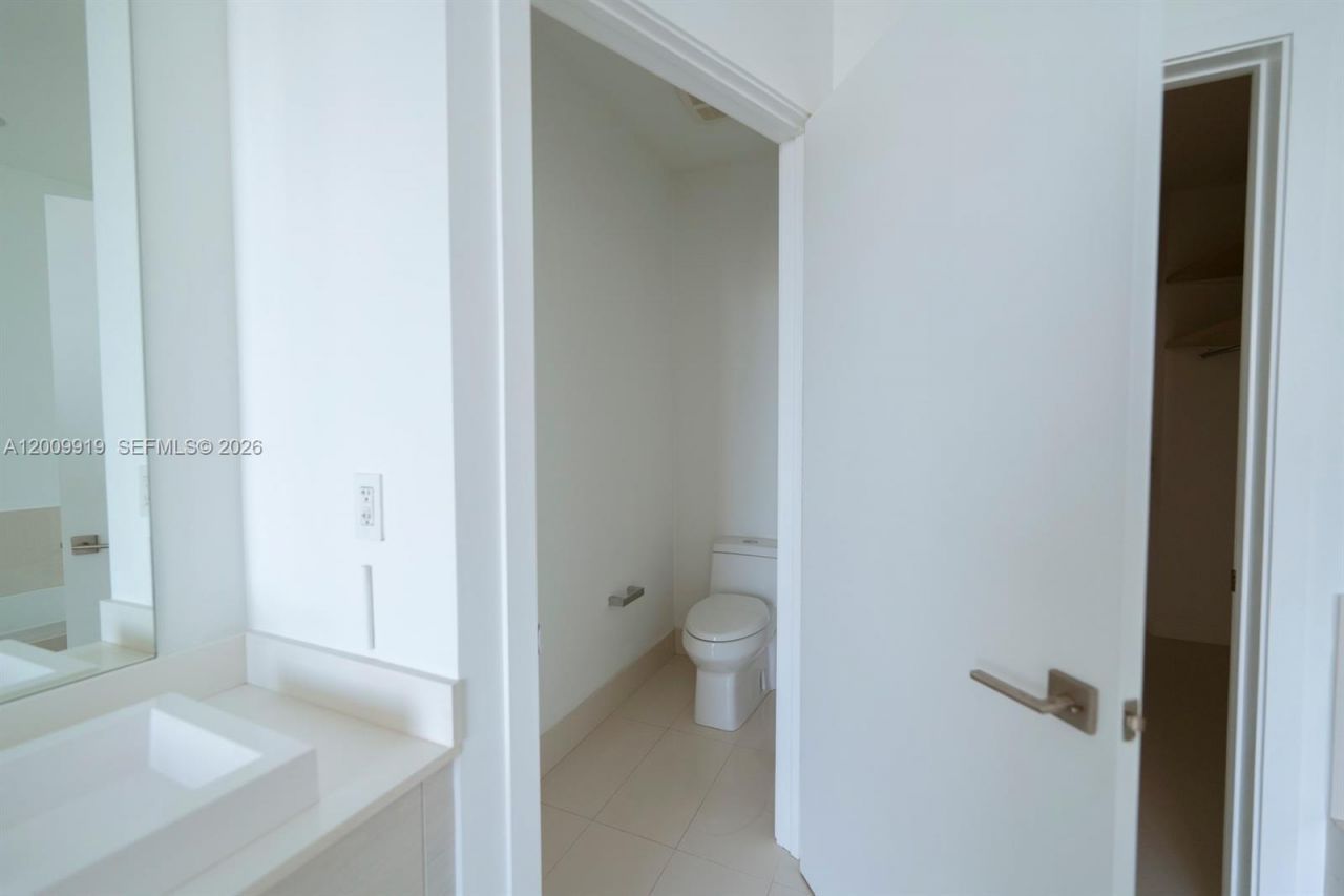 45 SW 9th St , Unit 4906, Miami, FL 33130 Photo