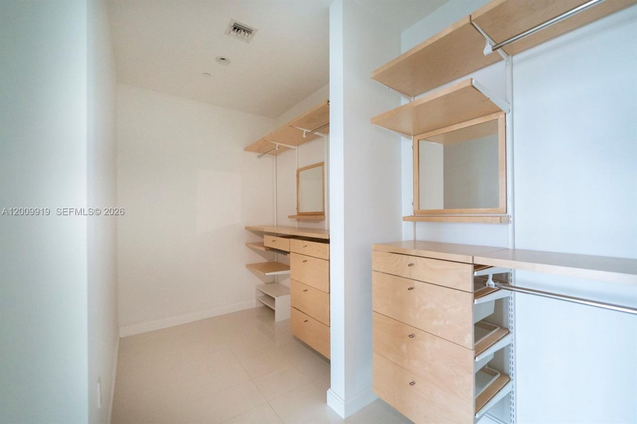 45 SW 9th St , Unit 4906, Miami, FL 33130 Photo