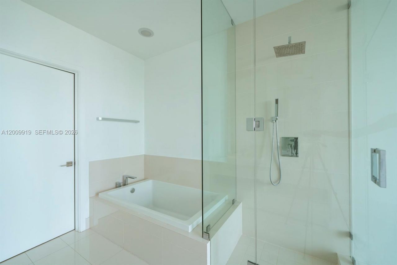 45 SW 9th St , Unit 4906, Miami, FL 33130 Photo
