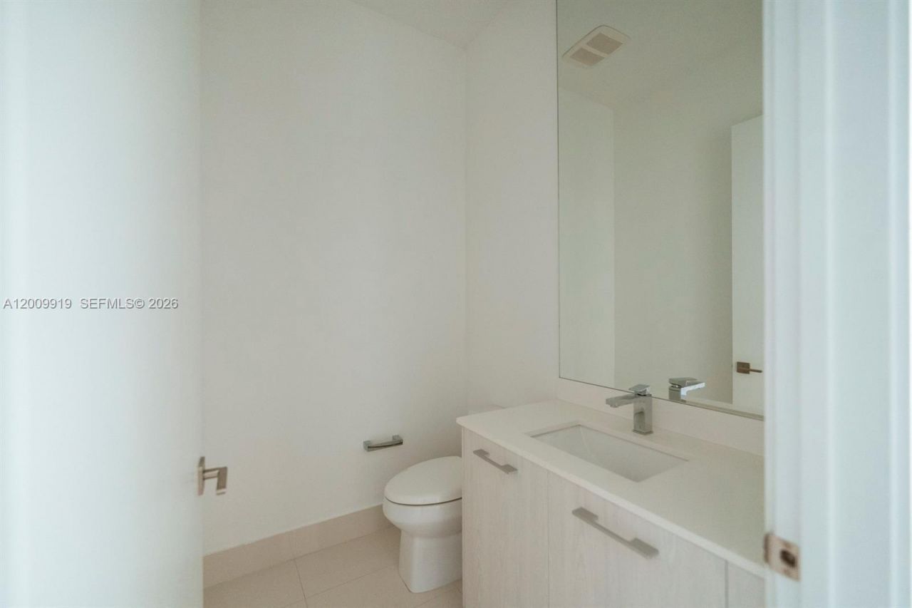 45 SW 9th St , Unit 4906, Miami, FL 33130 Photo