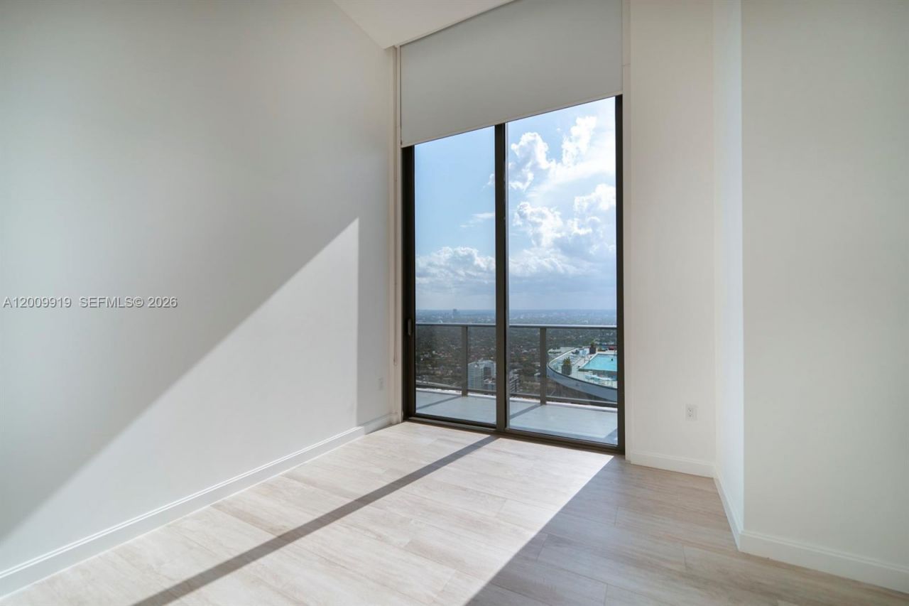 45 SW 9th St , Unit 4906, Miami, FL 33130 Photo