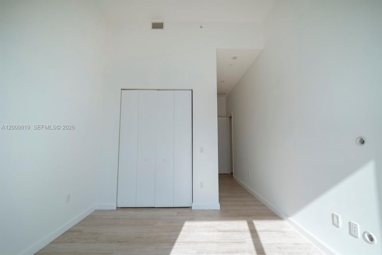 45 SW 9th St , Unit 4906, Miami, FL 33130 Photo
