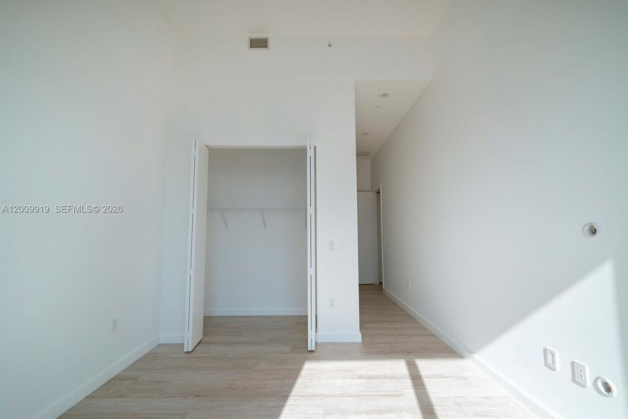 45 SW 9th St , Unit 4906, Miami, FL 33130 Photo