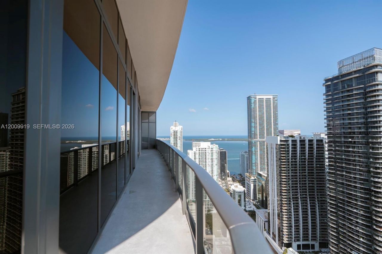 45 SW 9th St , Unit 4906, Miami, FL 33130 Photo