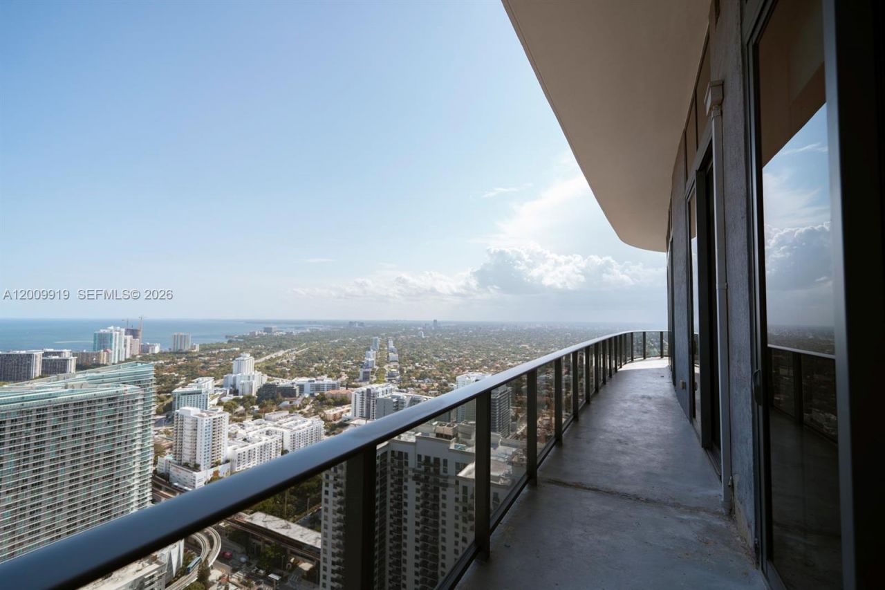 45 SW 9th St , Unit 4906, Miami, FL 33130 Photo