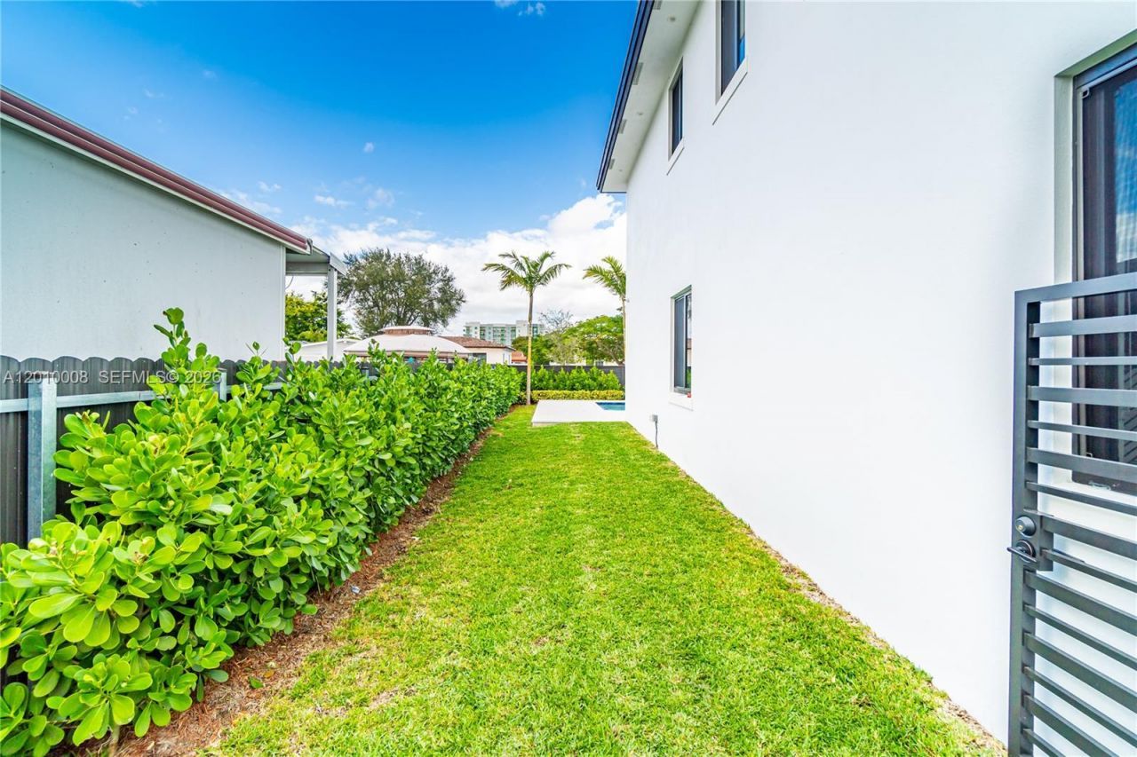 6535 SW 26th St , Miami, FL 33155 Photo