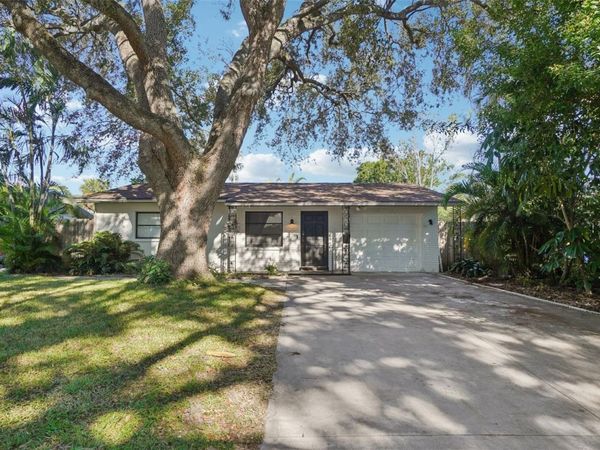 162 SE LINCOLN CIRCLE N, ST PETERSBURG, FL 33703