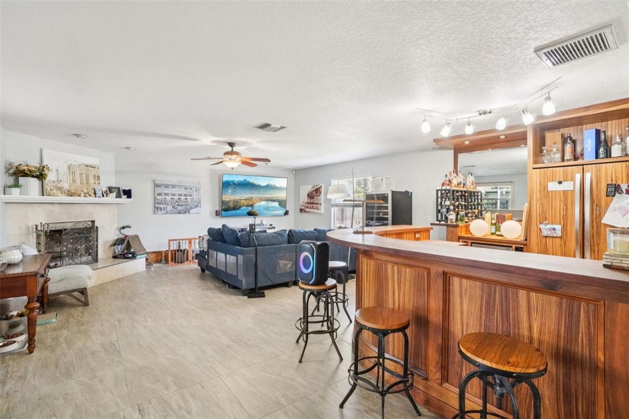 162 SE Lincoln Circle N, Saint Petersburg, FL 33703 Photo