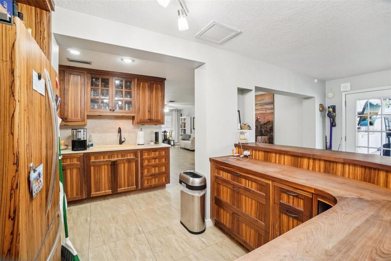 162 SE Lincoln Circle N, Saint Petersburg, FL 33703 Photo