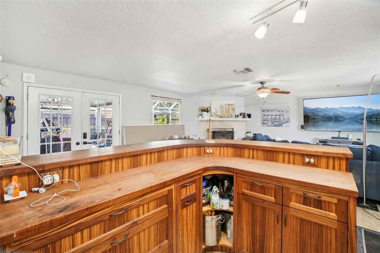 162 SE Lincoln Circle N, Saint Petersburg, FL 33703 Photo