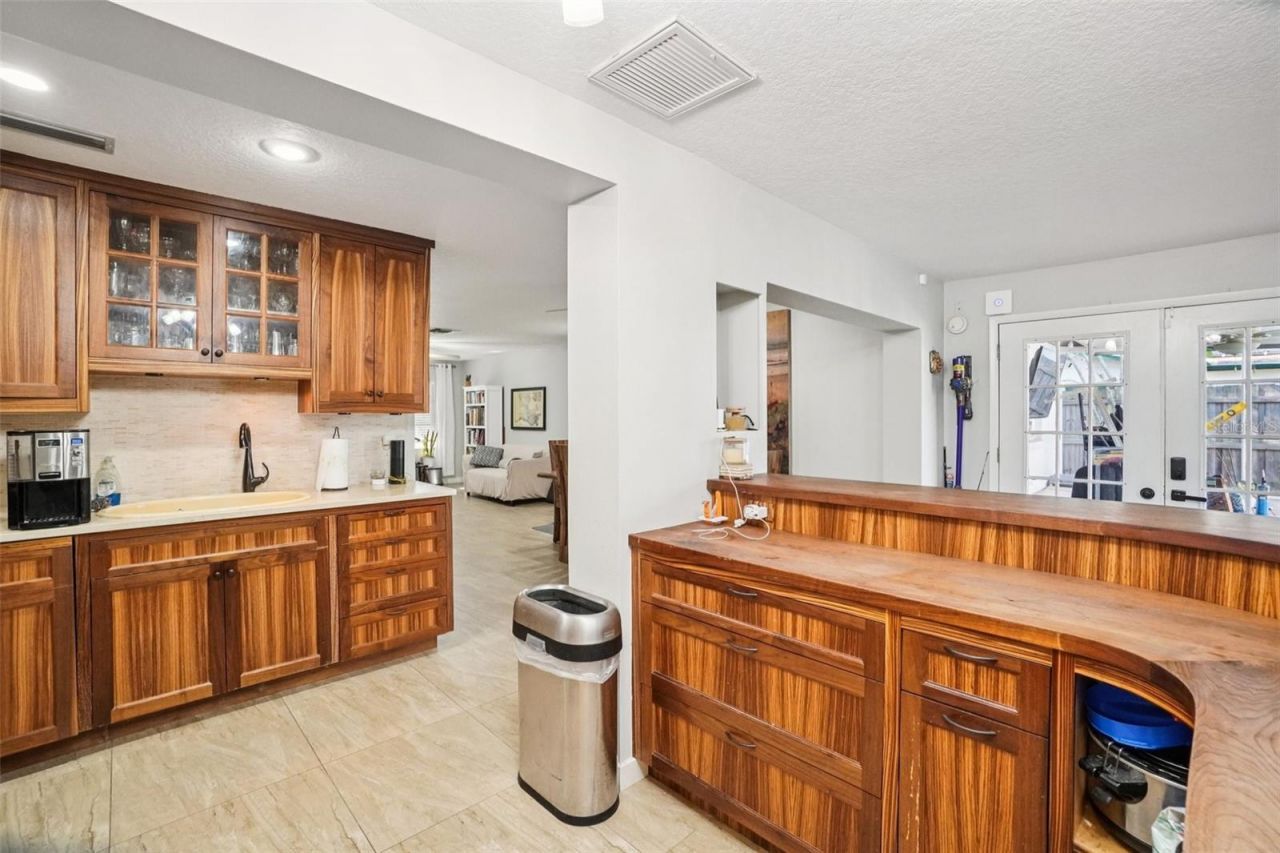 162 SE Lincoln Circle N, Saint Petersburg, FL 33703 Photo
