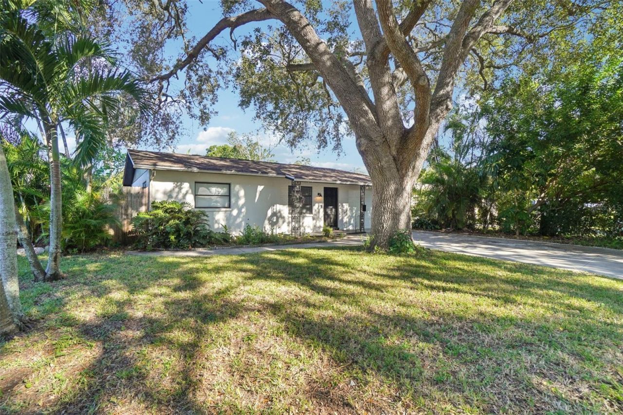 162 SE Lincoln Circle N, Saint Petersburg, FL 33703 Photo