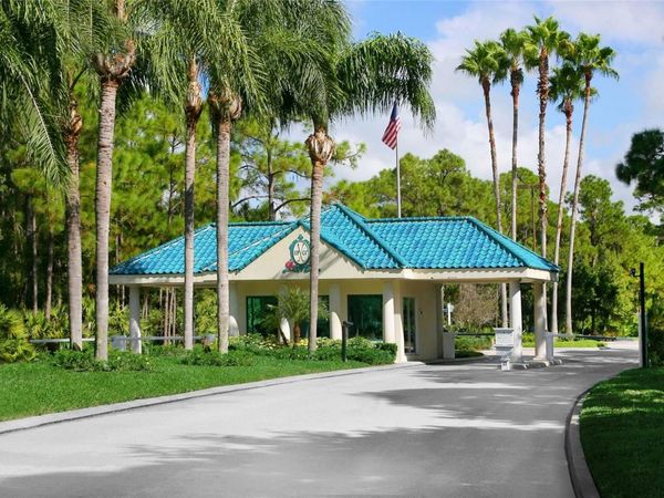 6923 LENNOX PLACE , UNIVERSITY PARK, FL 34201