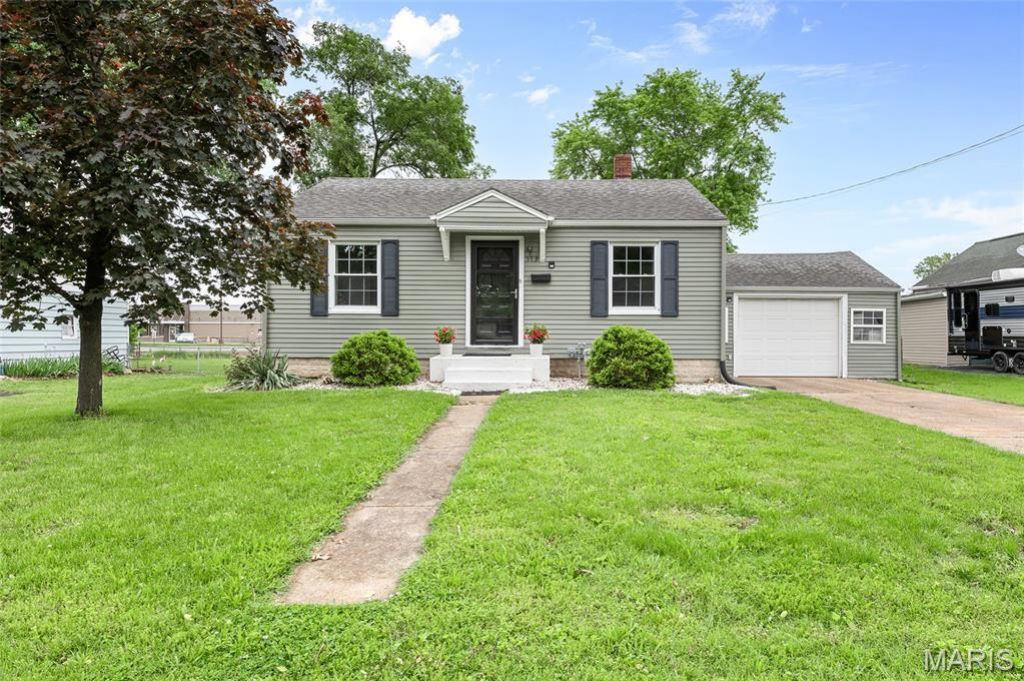 513 Victory Drive , Collinsville, IL 62234 Main Photo