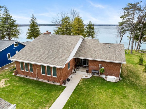 516 W Shoreview Lane, Indian River, MI 49749