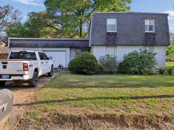 5711 Tonawanda Dr, Pensacola, FL 32506