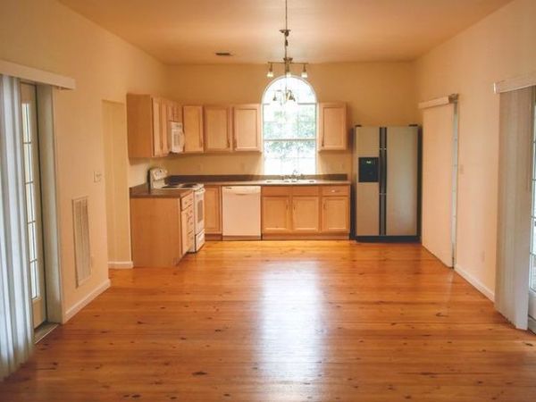 602B 10th, Bandera, TX 78003