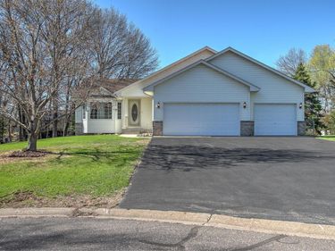 1490 33rd Court SW, Cambridge, MN 55008