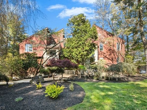 25 Ravenswood Ln, Scotch Plains, NJ 07076