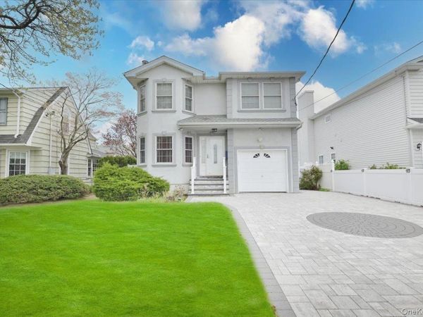 26 Maeder Avenue , Merrick, NY 11566