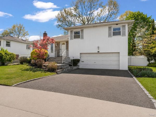 61 Winthrop Road , Plainview, NY 11803