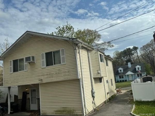 6 Willow Road , Rocky Point, NY 11778