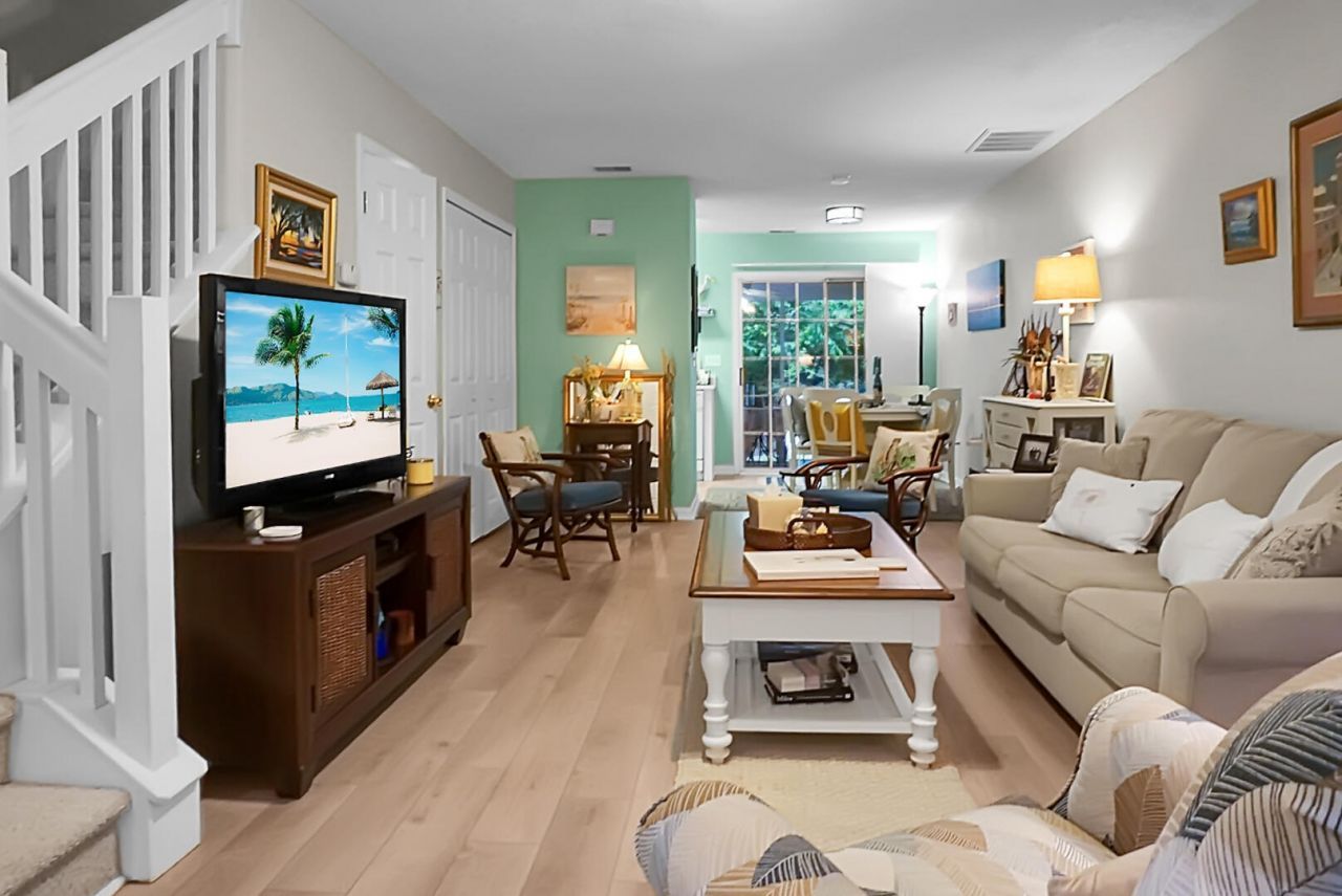 8169 Shadow Oak Drive Photo 12